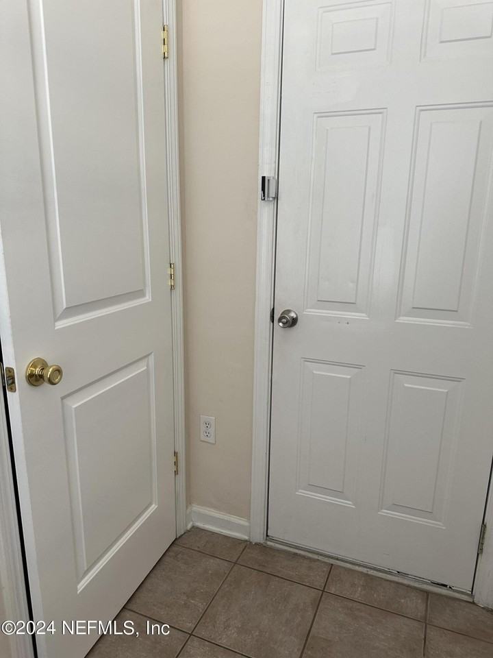 9740 Summer Grove Way W - Photo 3 of 14