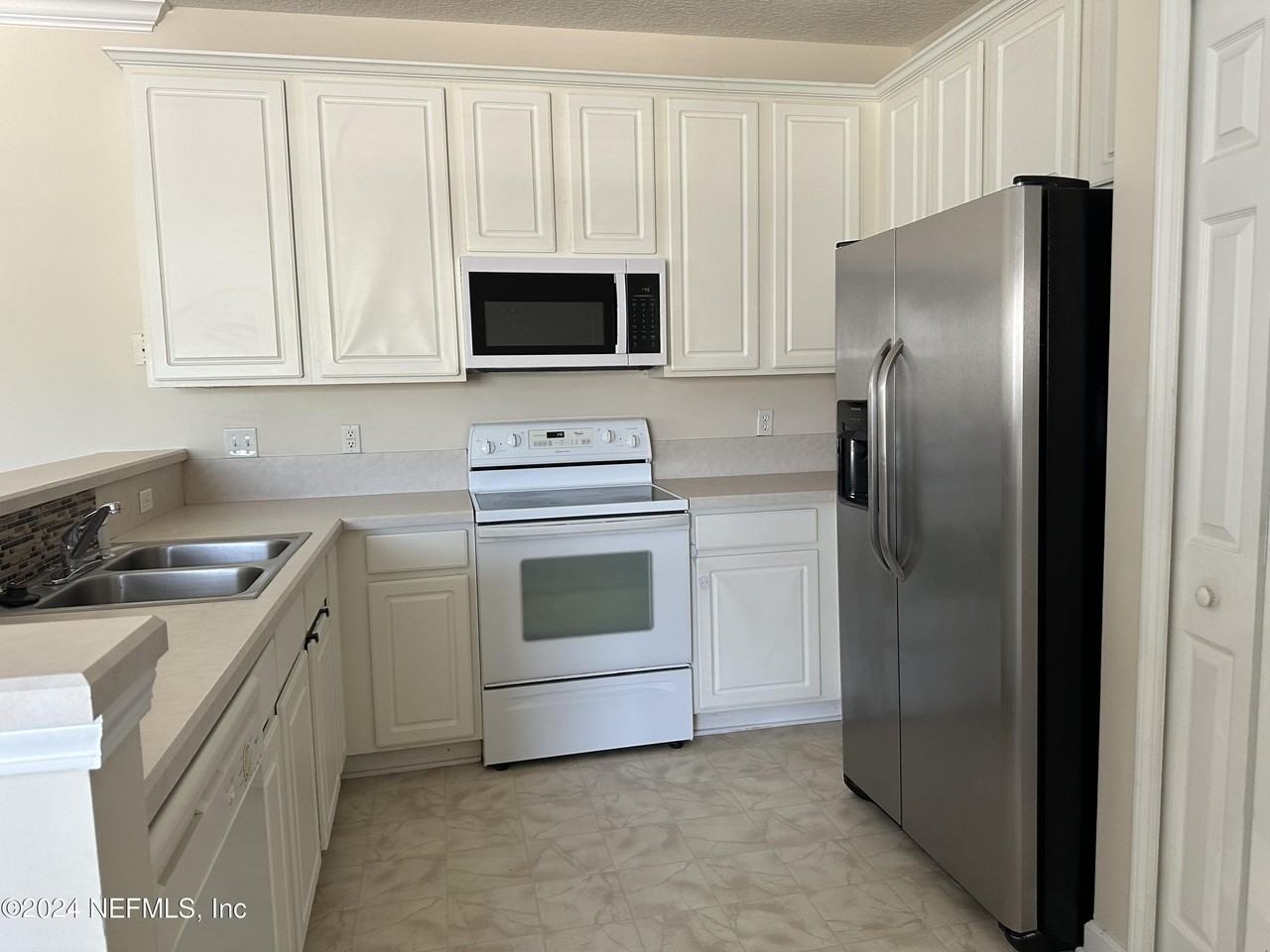 9740 Summer Grove Way W - Photo 4 of 14
