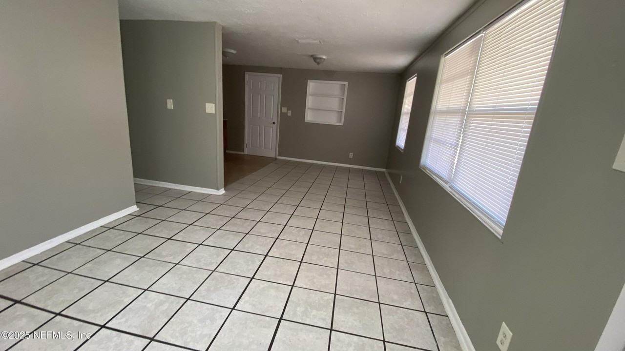 1244 W 27th St - Photo 5 of 31