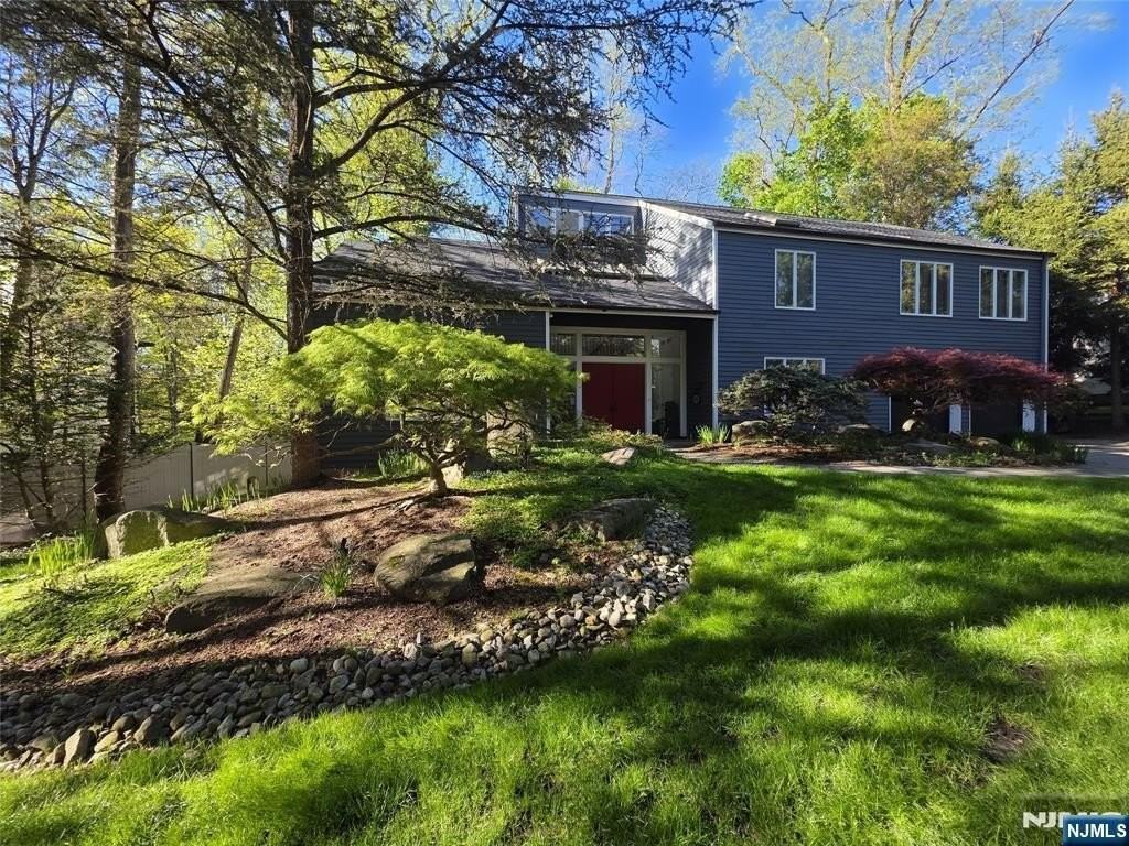 33 Cedar Ln - Photo 2 of 44