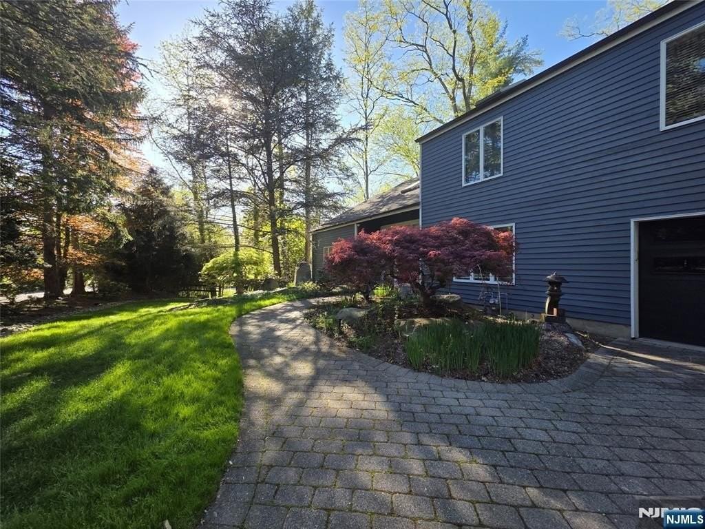 33 Cedar Ln - Photo 3 of 44