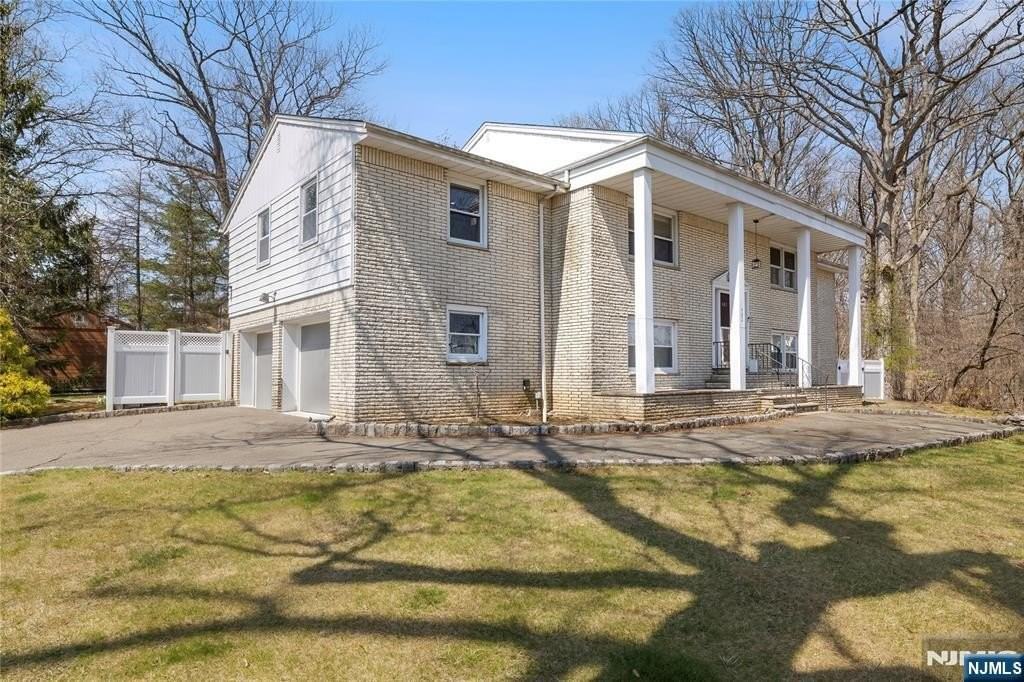 682 Floyd St - Photo 2 of 33