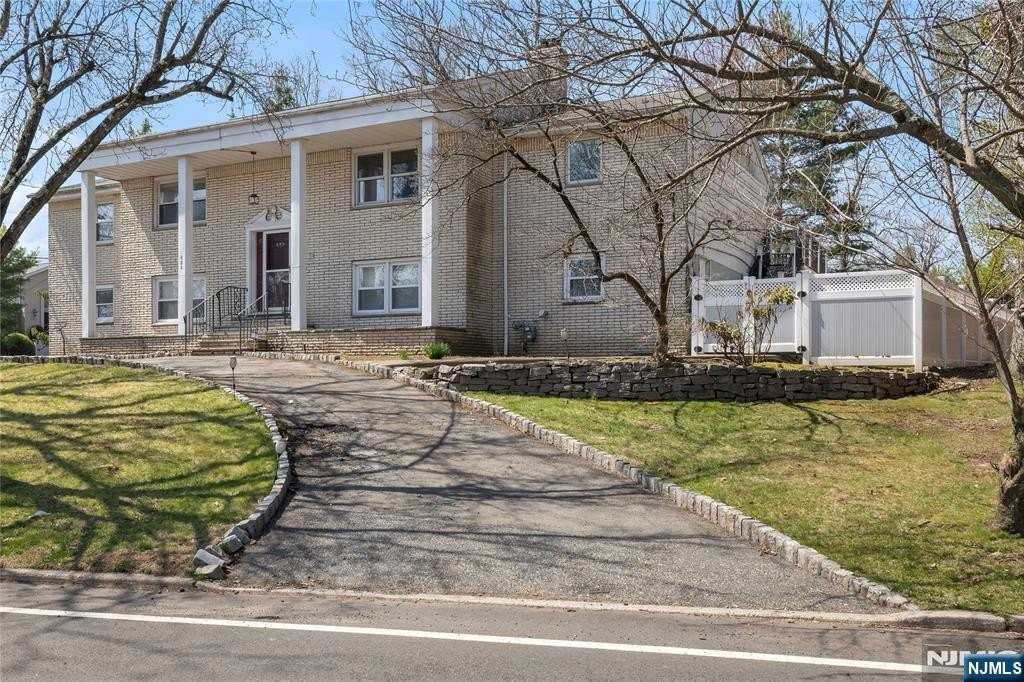 682 Floyd St - Photo 3 of 33