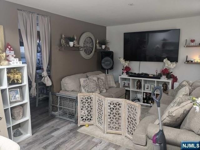 401 River Dr - Photo 3 of 19