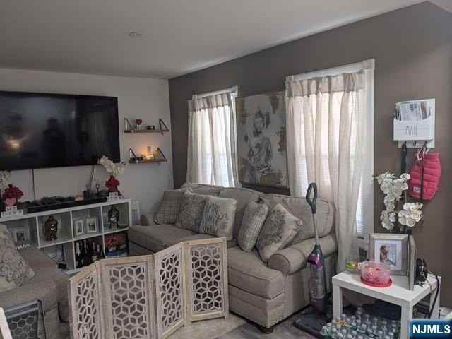 401 River Dr - Photo 4 of 19