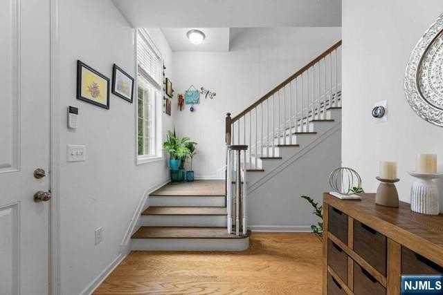 109 Roosevelt Dr - Photo 3 of 43