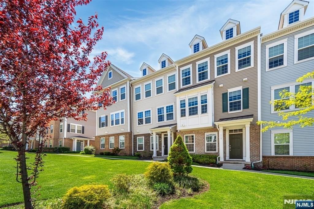 117 Truman Dr - Photo 2 of 49