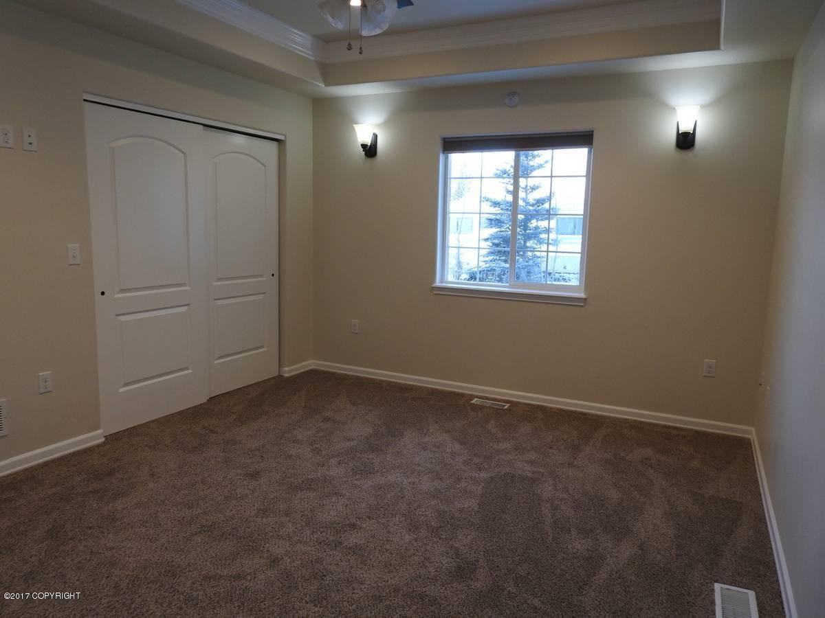 780 S Park Pl #1 - Photo 5 of 10