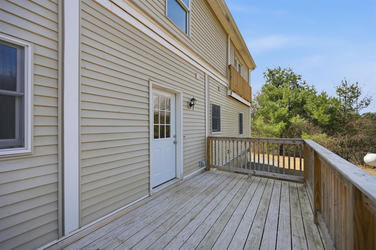 564 Main St - Photo 4 of 50