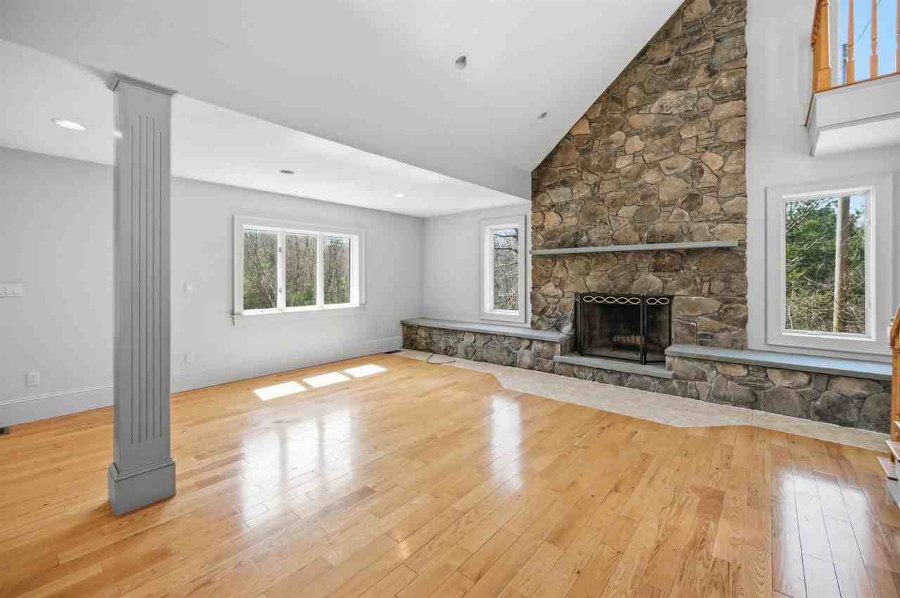 564 Main St - Photo 5 of 50
