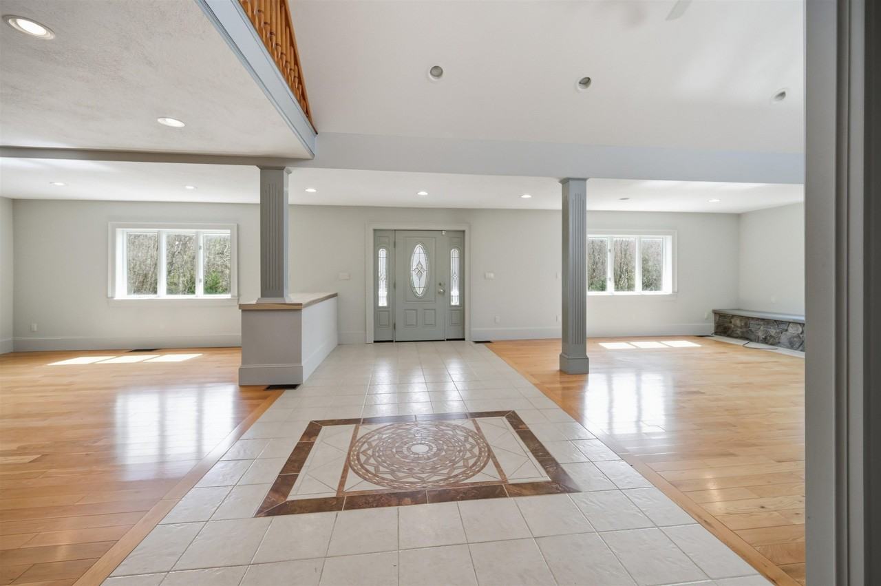 564 Main St - Photo 7 of 50