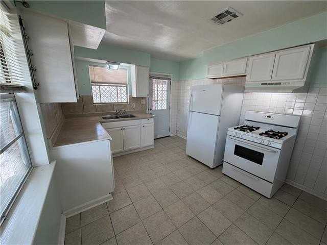3015 Jodie Pl - Photo 2 of 8