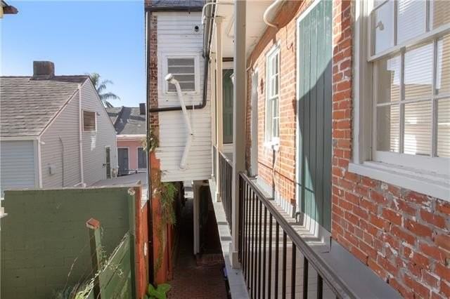 732 Burgundy St #C - Photo 3 of 15