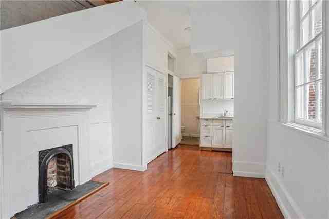 732 Burgundy St #C - Photo 4 of 15