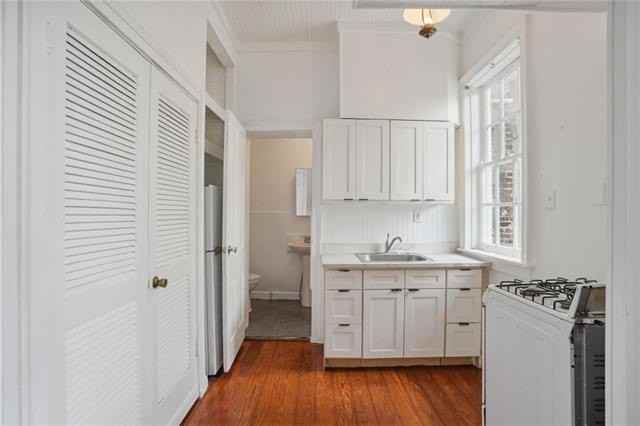 732 Burgundy St #C - Photo 5 of 15