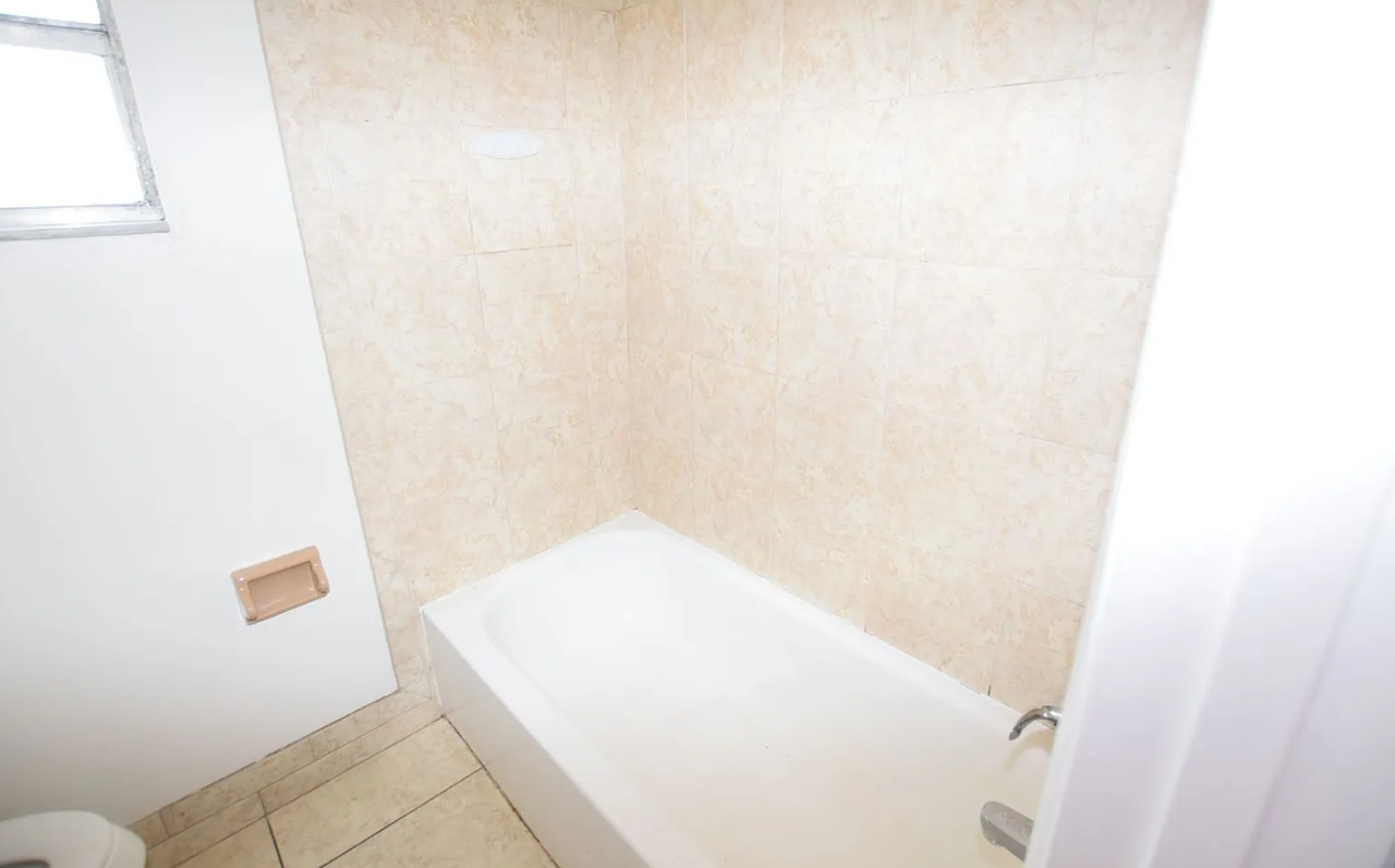 1801 Center St #2 - Photo 5 of 8