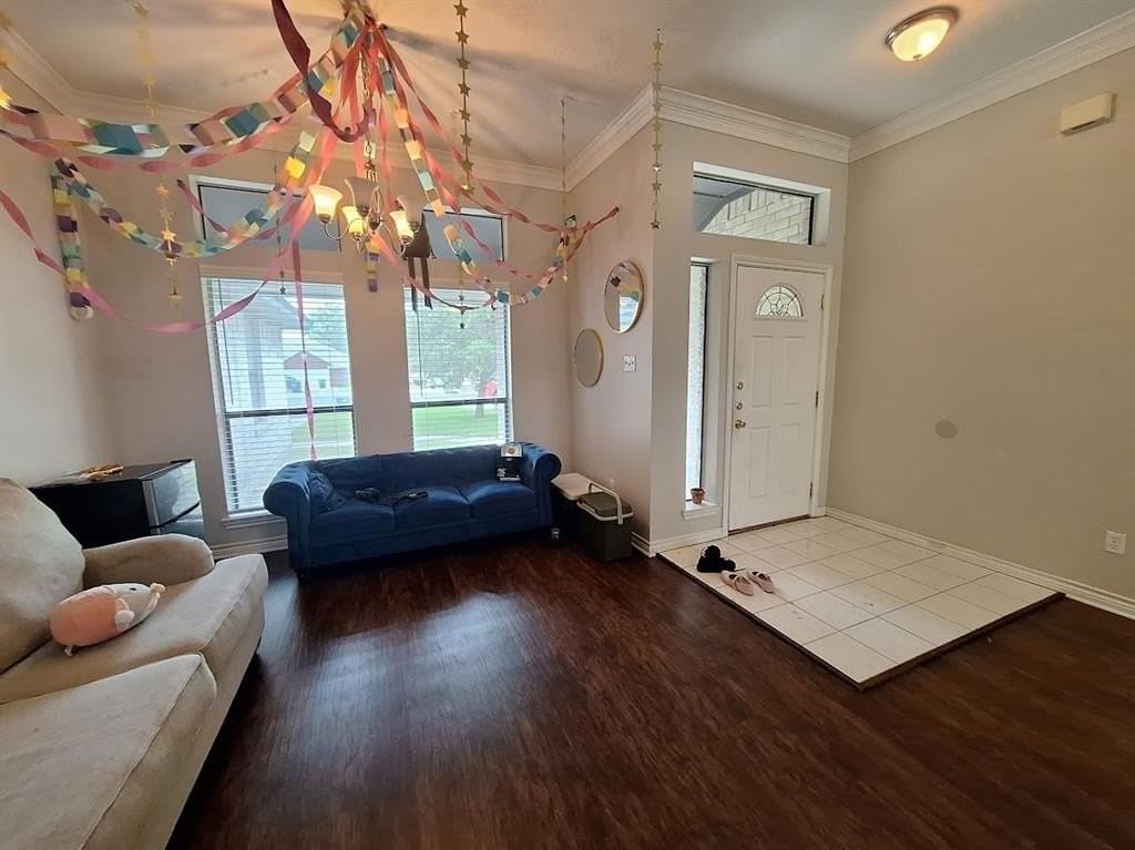403 Princeton Cir - Photo 2 of 11