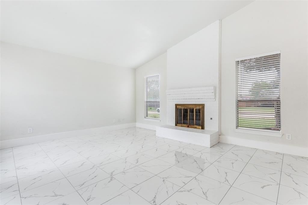 1905 Colgate Dr - Photo 4 of 25