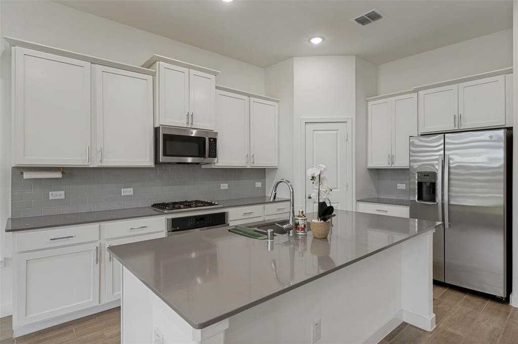 108 Invermore Dr - Photo 4 of 19