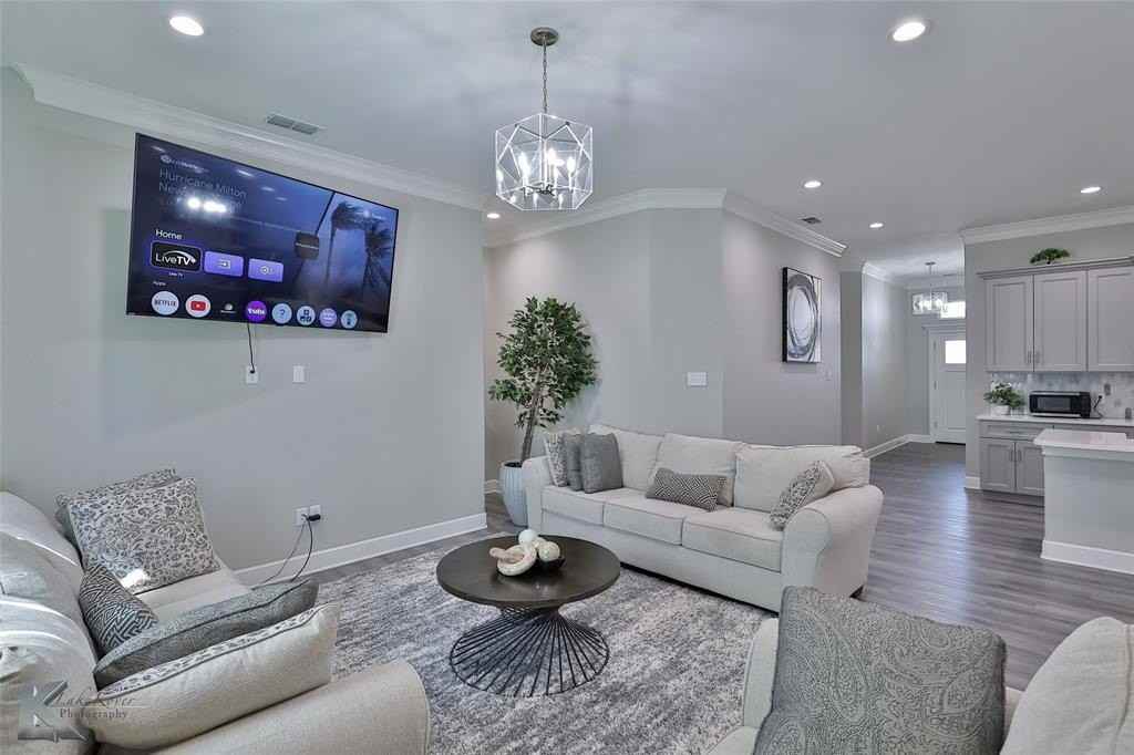 5433 Fallbrook Dr - Photo 2 of 39