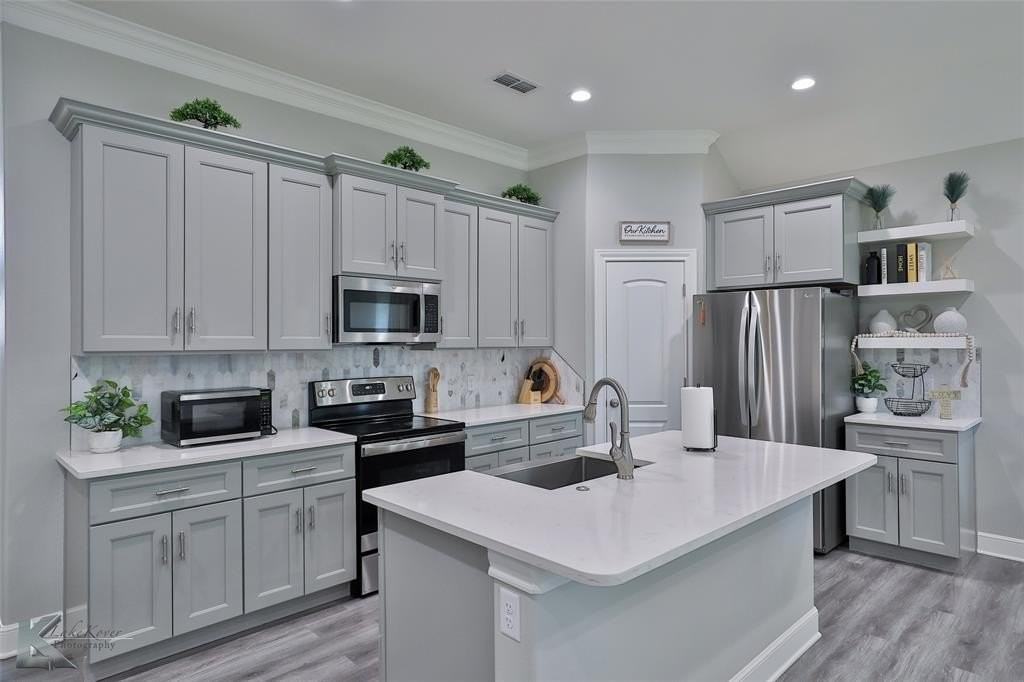 5433 Fallbrook Dr - Photo 3 of 39