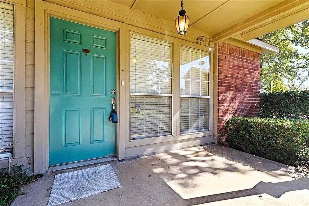 1473 Meadowood Village Dr - Photo 2 of 17