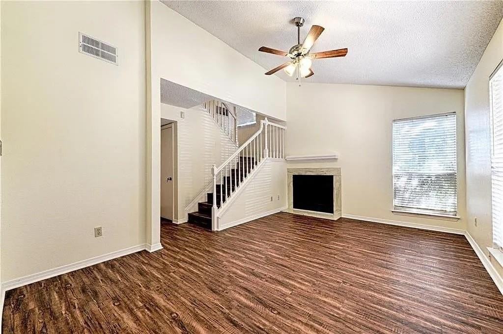 1473 Meadowood Village Dr - Photo 3 of 17