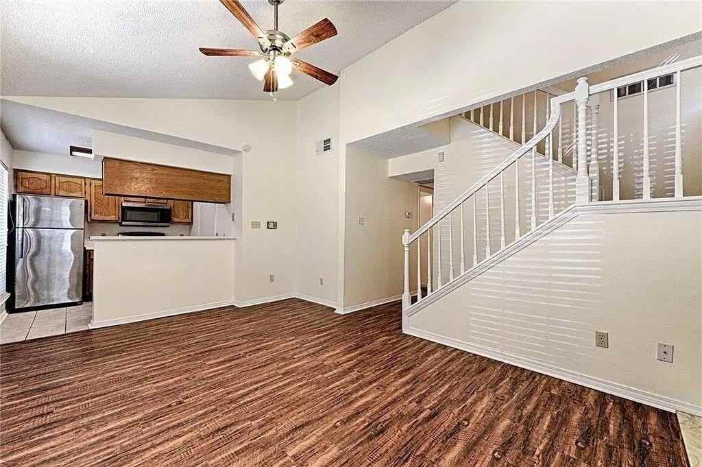 1473 Meadowood Village Dr - Photo 4 of 17