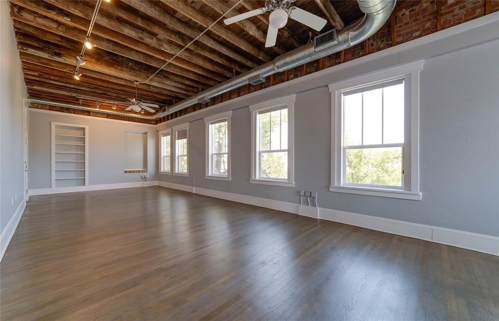 703 W Magnolia Ave #201 - Photo 4 of 19