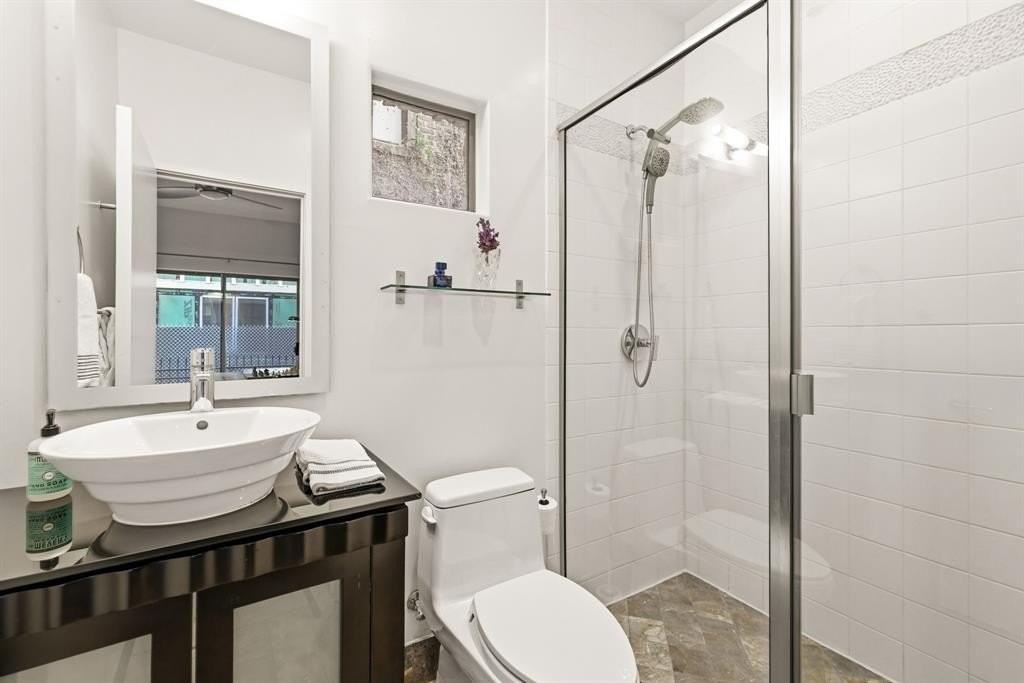 4025 Hawthorne Ave - Photo 6 of 33