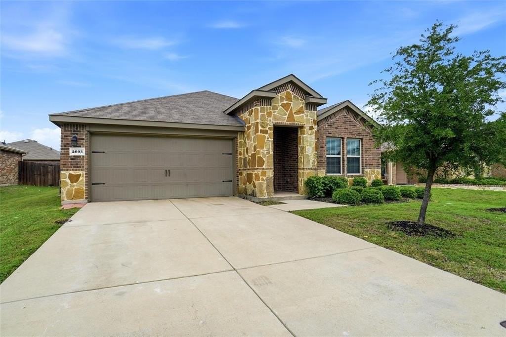 2603 Hutchins Dr - Photo 2 of 17