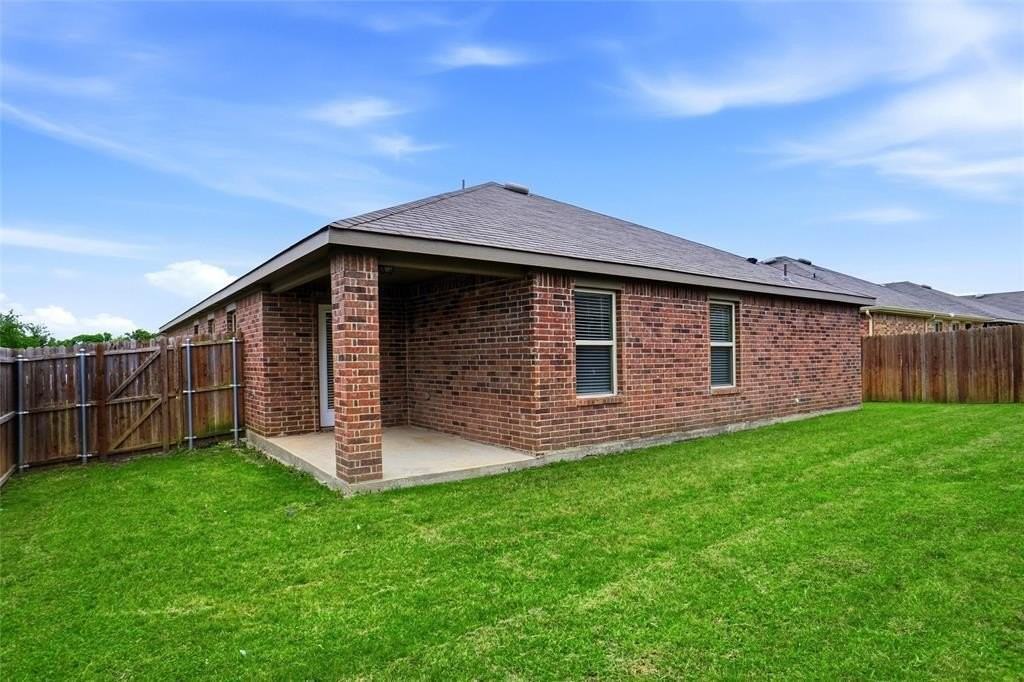 2603 Hutchins Dr - Photo 3 of 17