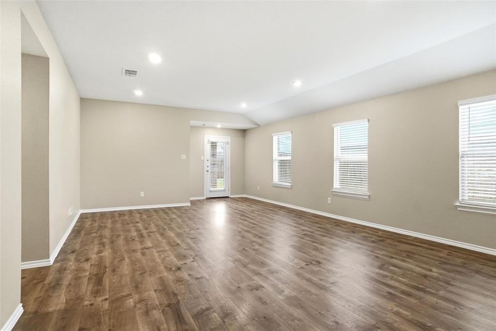 2603 Hutchins Dr - Photo 5 of 17