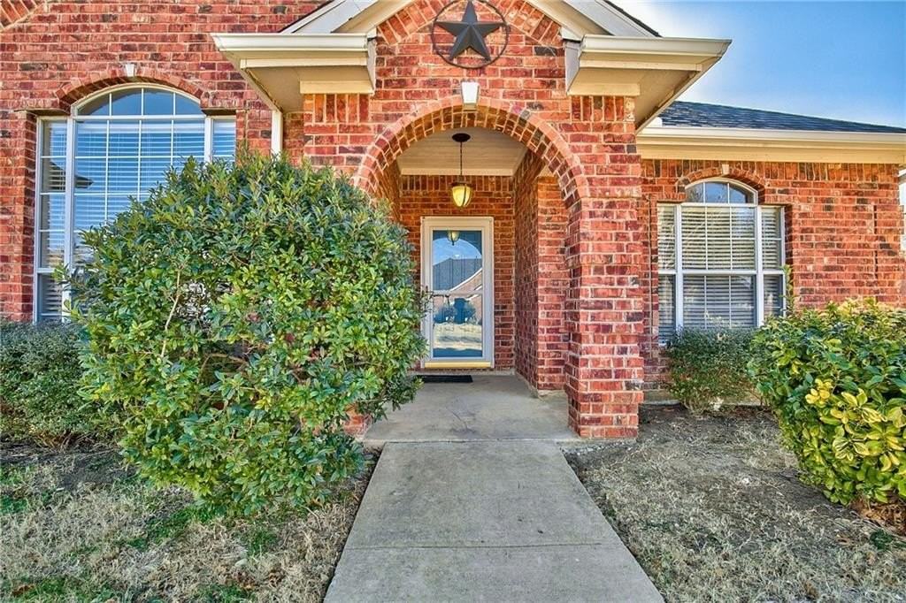 4424 Maple Shade Ave - Photo 2 of 36