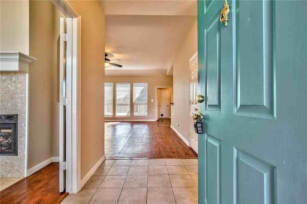 4424 Maple Shade Ave - Photo 3 of 36