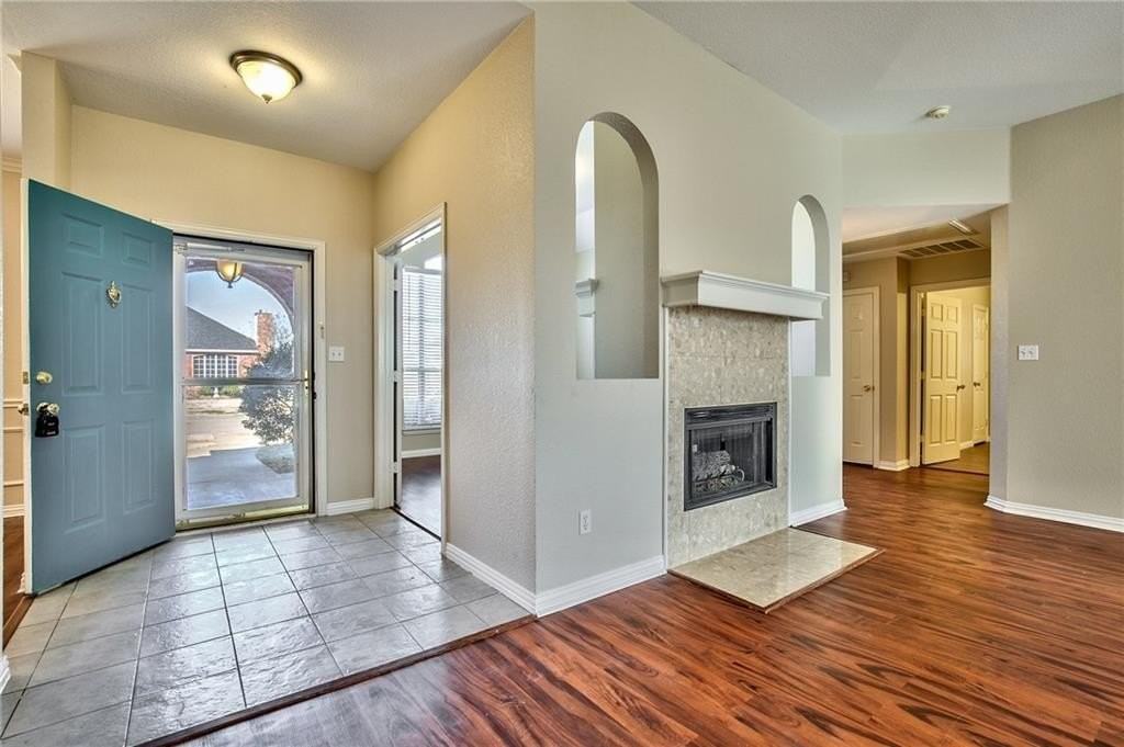 4424 Maple Shade Ave - Photo 4 of 36
