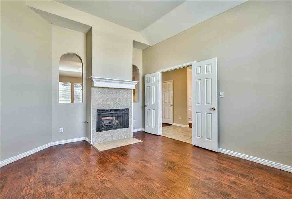 4424 Maple Shade Ave - Photo 6 of 36