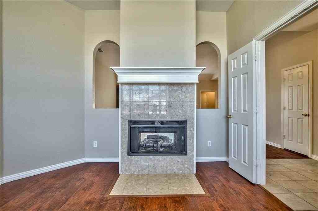 4424 Maple Shade Ave - Photo 7 of 36