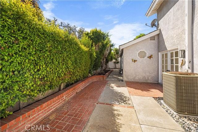 12 Oakdale - Photo 2 of 8