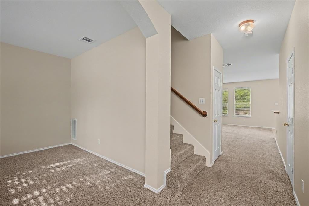 8401 Tribute Ln - Photo 4 of 31