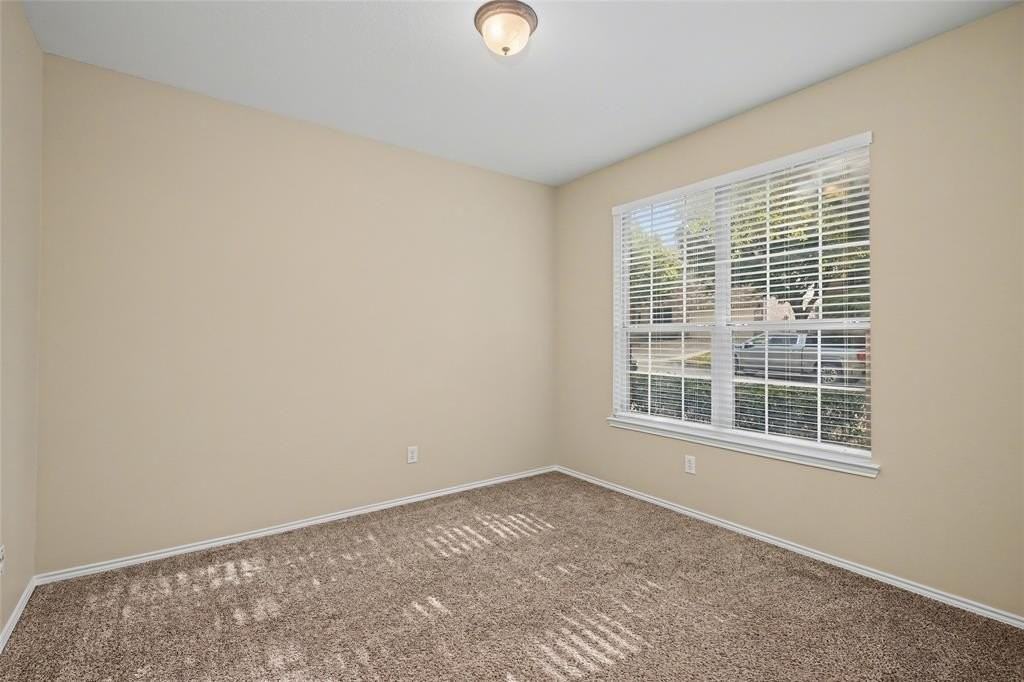 8401 Tribute Ln - Photo 5 of 31