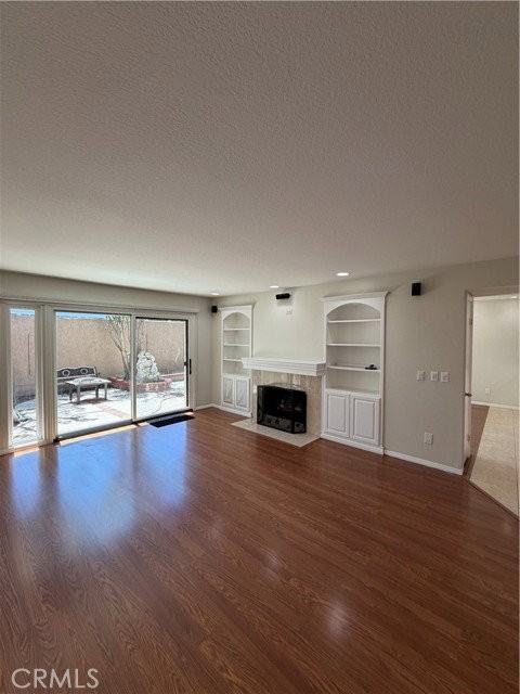 901 Hyde Ct - Photo 3 of 8