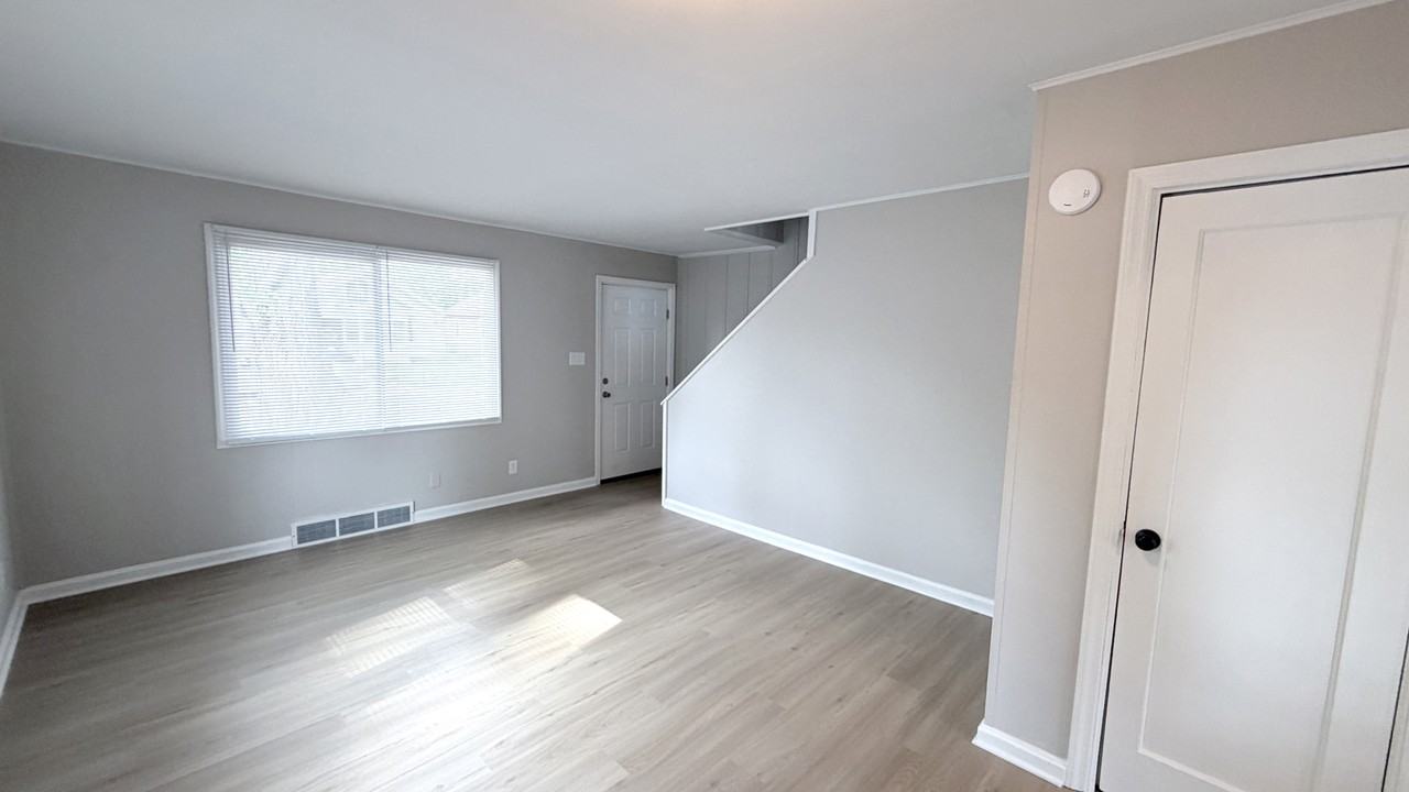 1025 Covert Ave #B - Photo 2 of 10