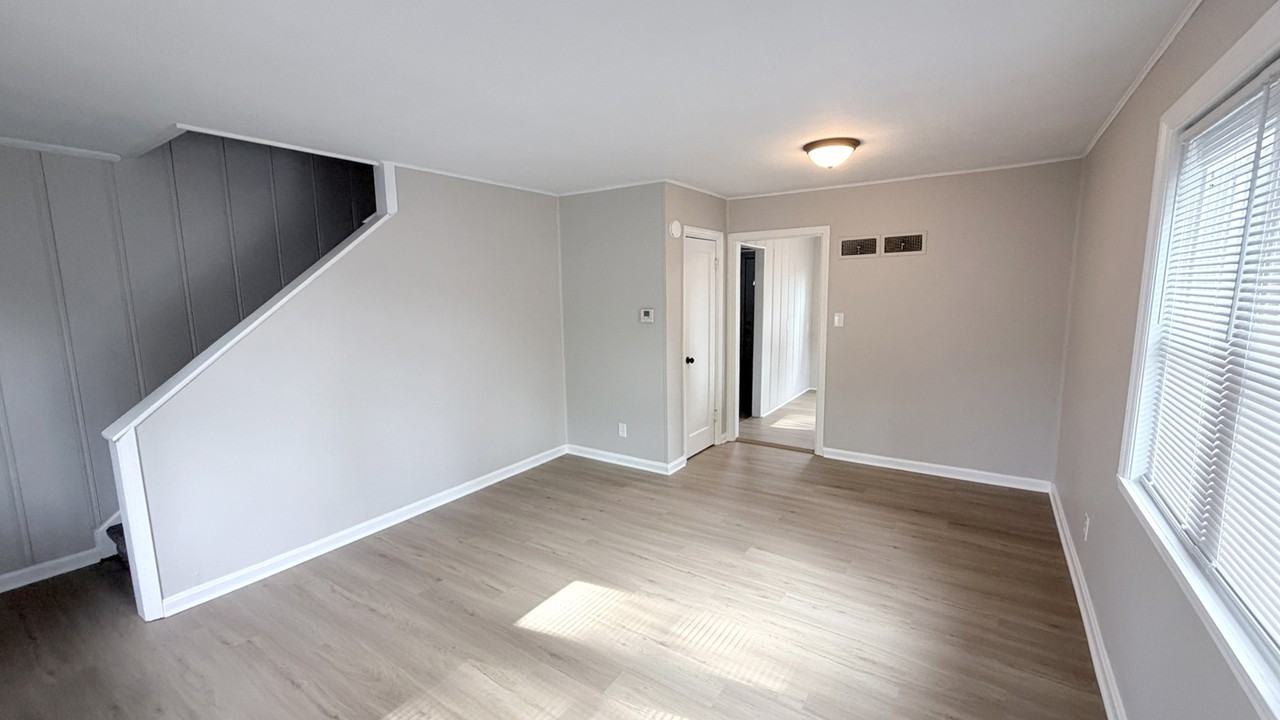 1025 Covert Ave #B - Photo 3 of 10
