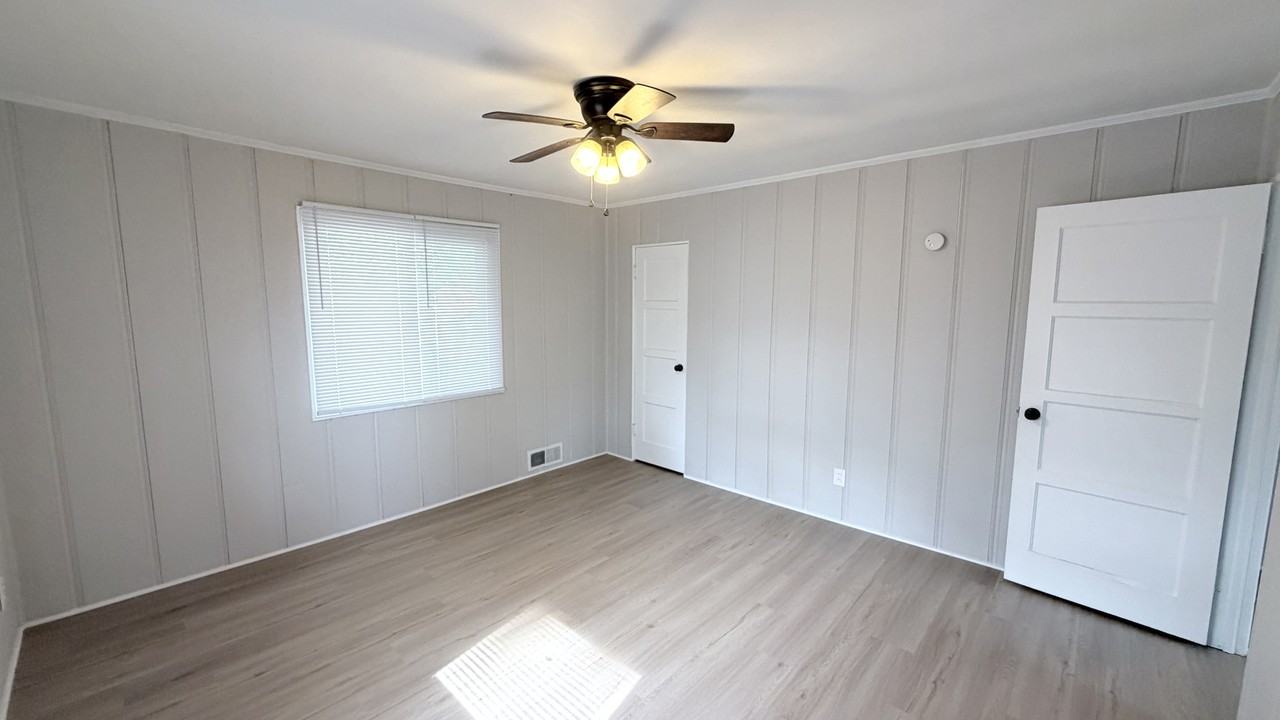 1025 Covert Ave #B - Photo 7 of 10