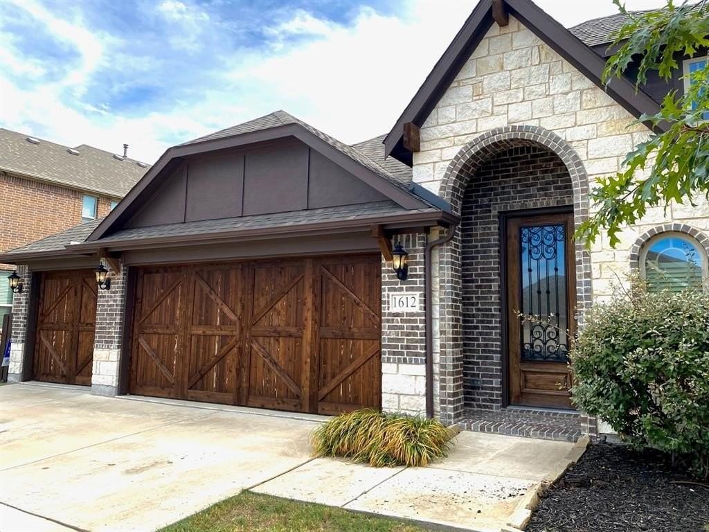 1612 Emma Pearl Ln - Photo 2 of 30