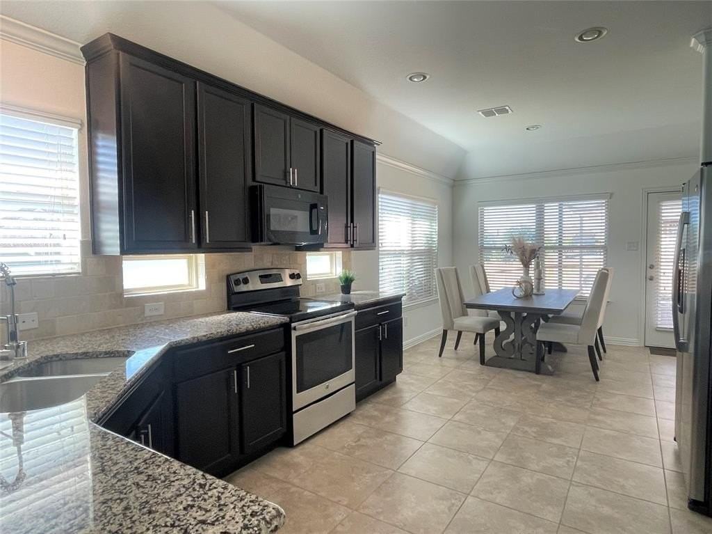 1801 Brownwood Blvd - Photo 3 of 18