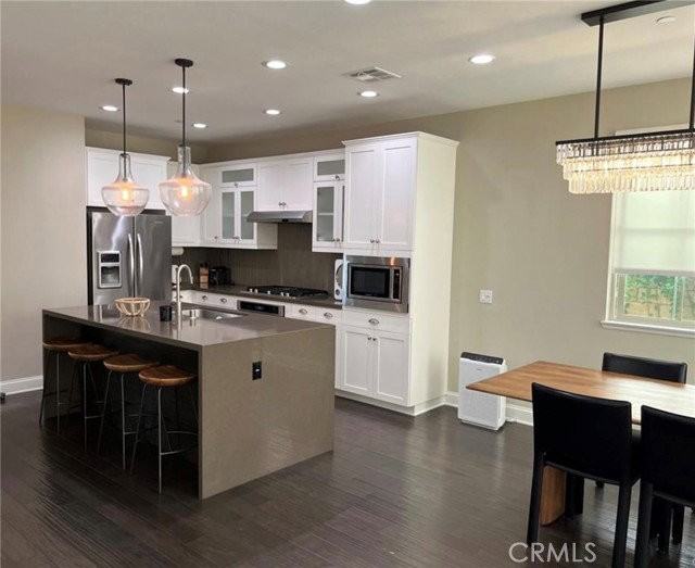 406 Sevilla Dr - Photo 3 of 8