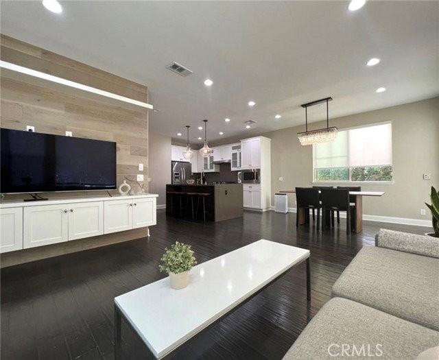 406 Sevilla Dr - Photo 5 of 8