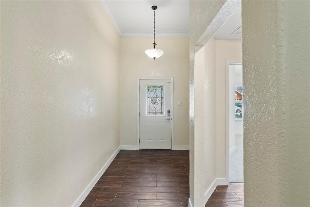 750 S Valentine Dr - Photo 3 of 35